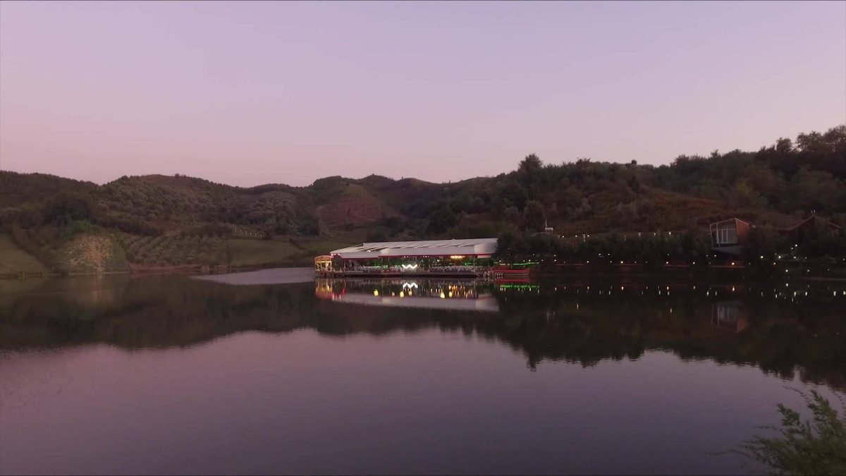 Huqi Agrotourism, Lalëz Bay